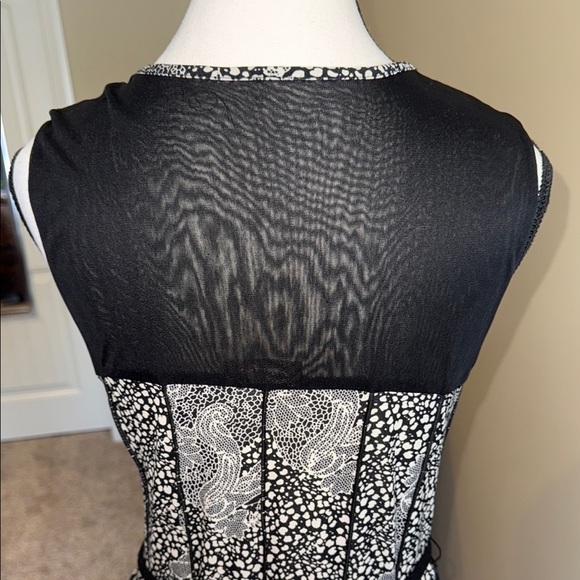 Jessica Dress Black White Random Design Sleeveless Reverse Seams on Panels Sz 8 - Picture 7 of 11